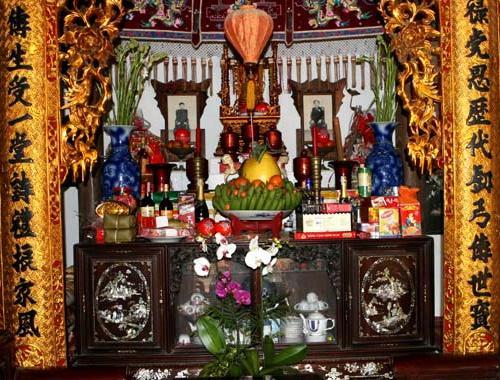 Con gái thờ cúng bố mẹ đẻ tại nhà chồng có phạm điều cấm kỵ?