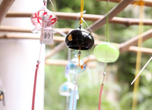 Cách treo chuông gió, gương bát quái để mang may mắn vào nhà