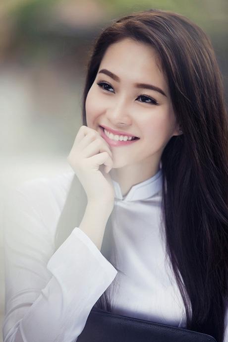 Coi tướng lông mày của người phụ nữ quyền lực