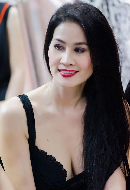 Nốt ruồi ở ngực và cổ báo hiệu bạn là quý bà thành đạt